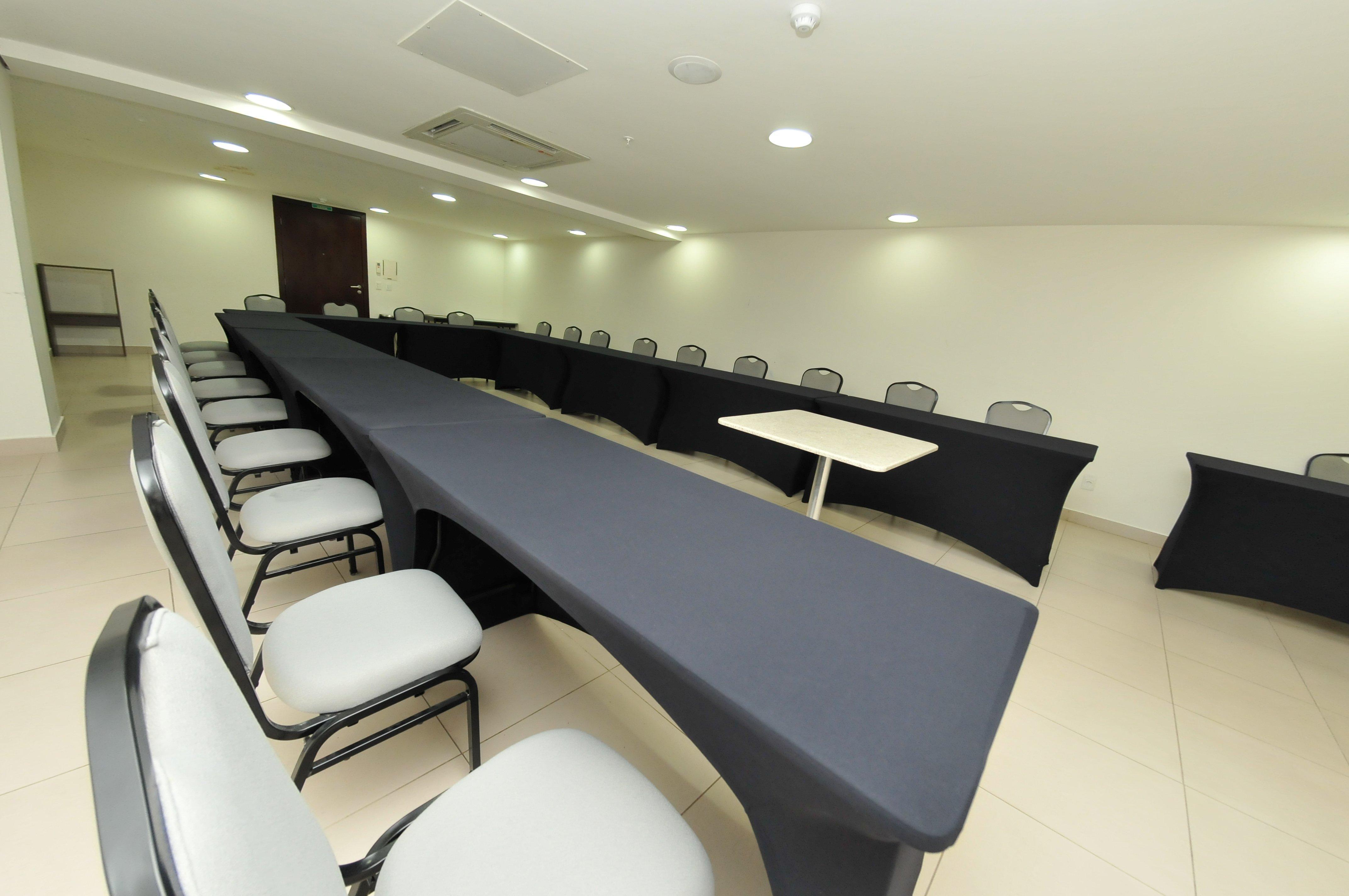 Hotel Inter Cuiaba Luaran gambar A conference room at the National Museum of the Royal Navy