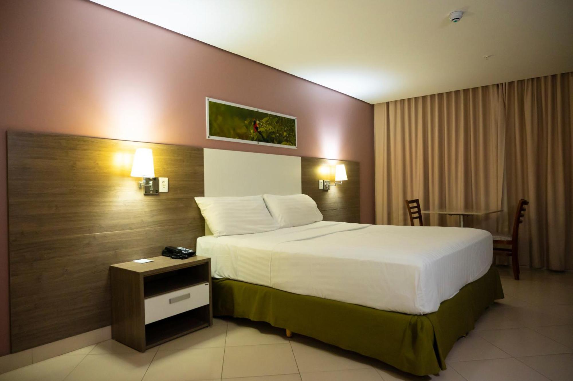Hotel Inter Cuiaba Luaran gambar A room at the hotel