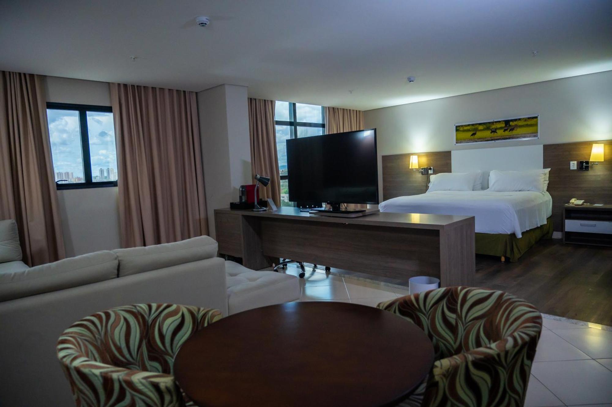 Hotel Inter Cuiaba Luaran gambar Suite