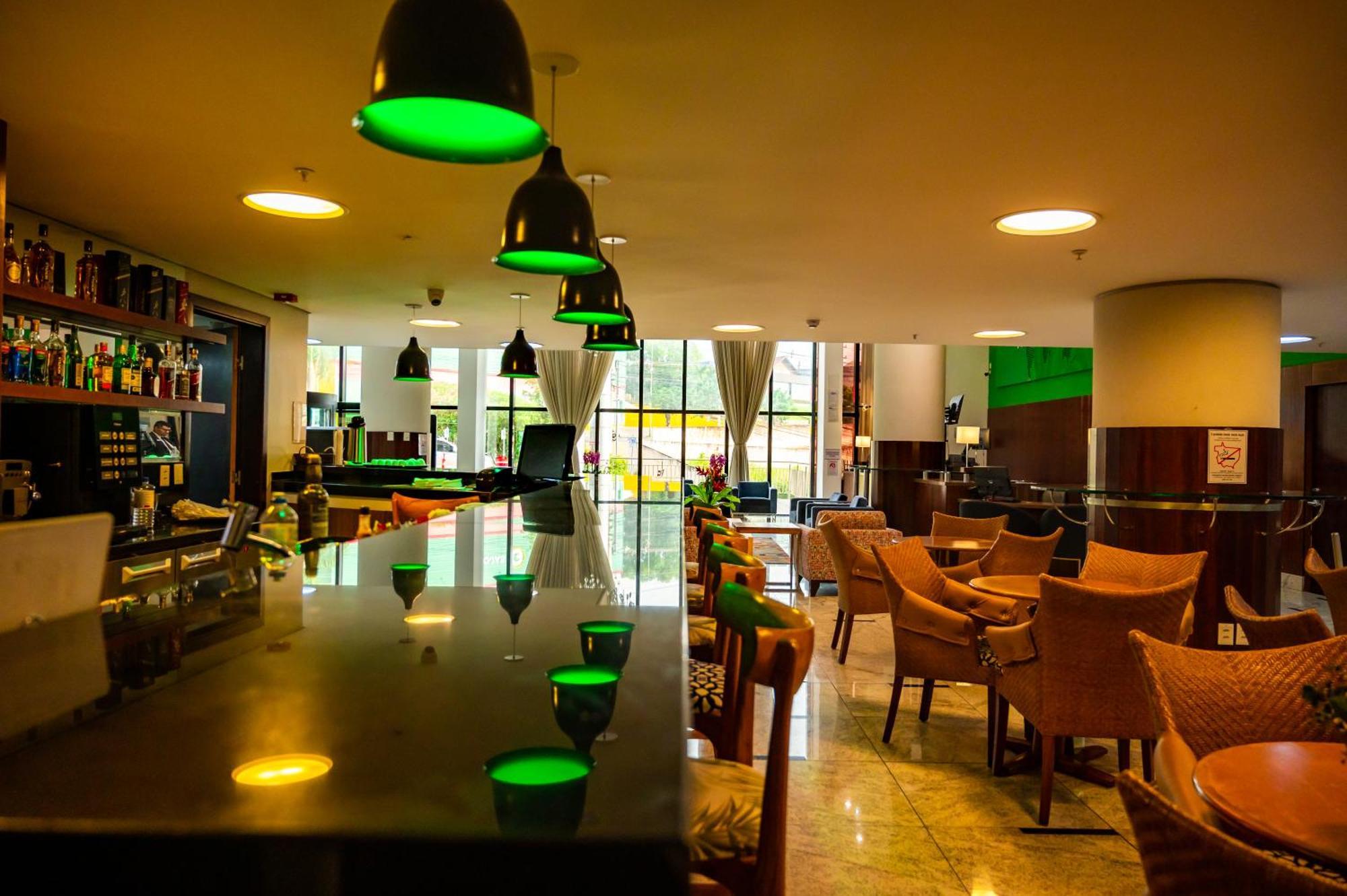Hotel Inter Cuiaba Luaran gambar The bar at the hotel