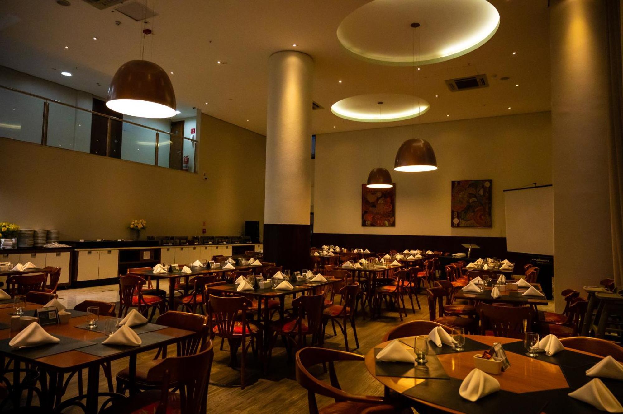 Hotel Inter Cuiaba Luaran gambar The interior of the restaurant