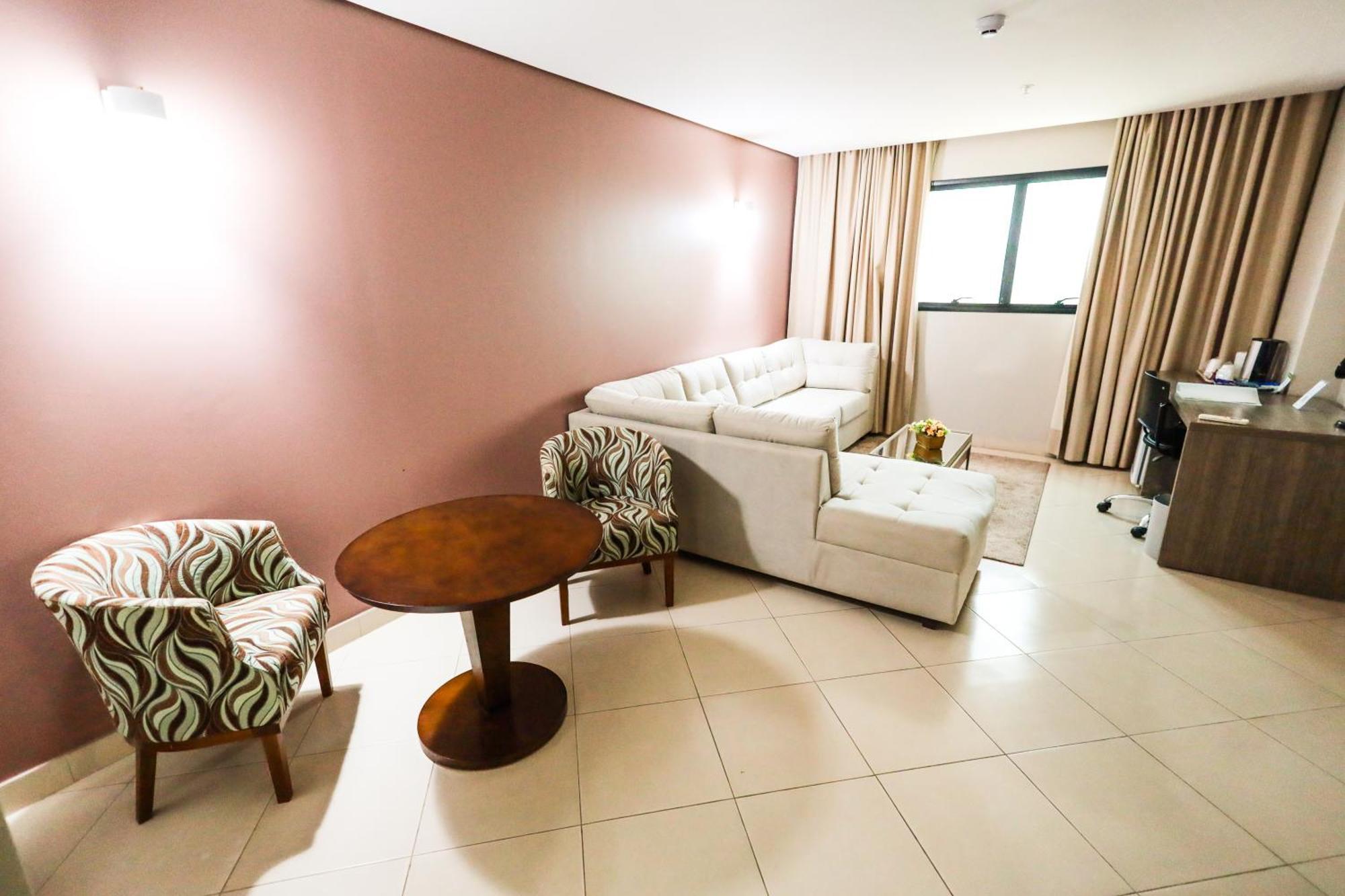 Hotel Inter Cuiaba Luaran gambar A living room