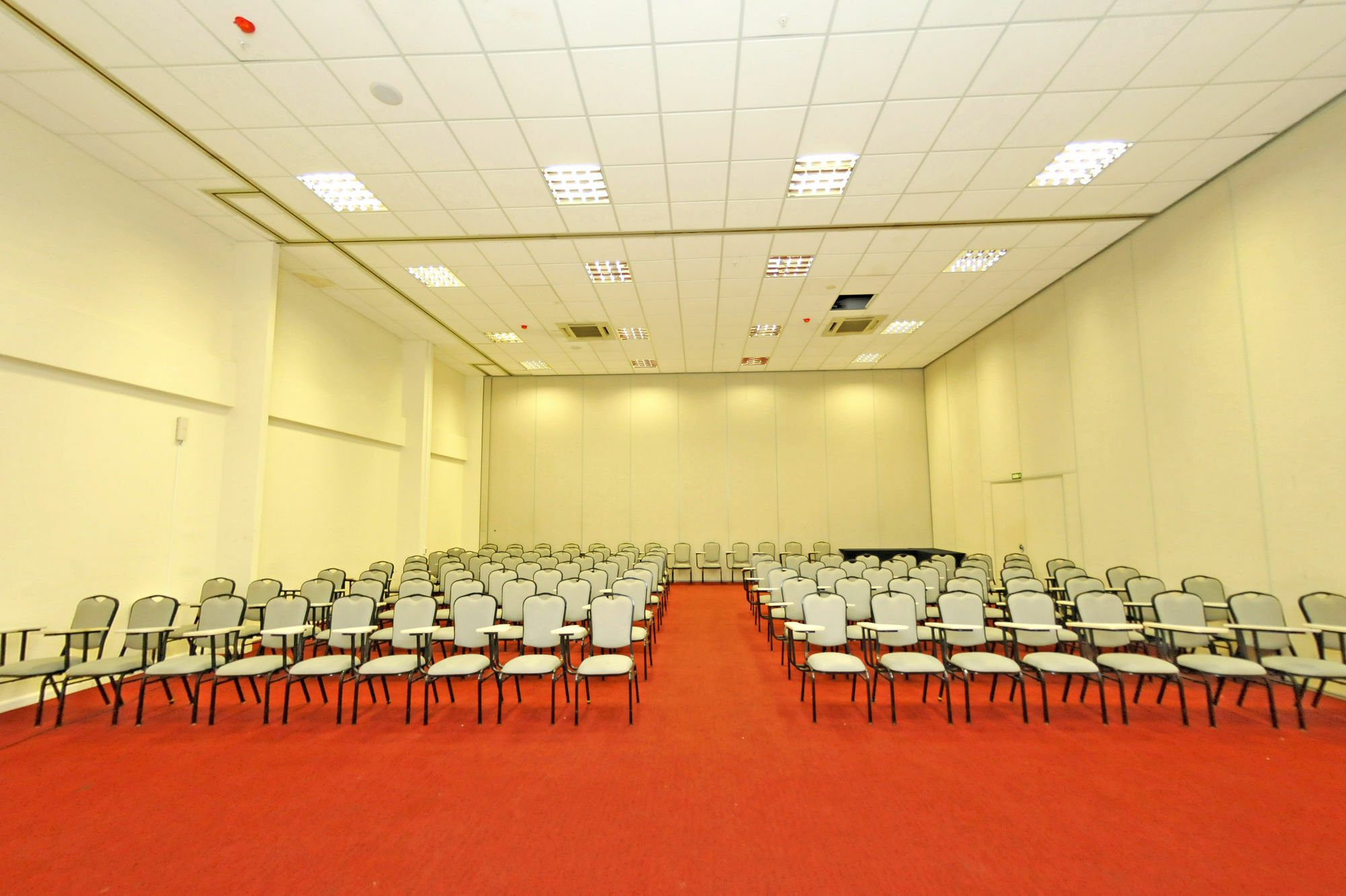 Hotel Inter Cuiaba Luaran gambar The main conference room