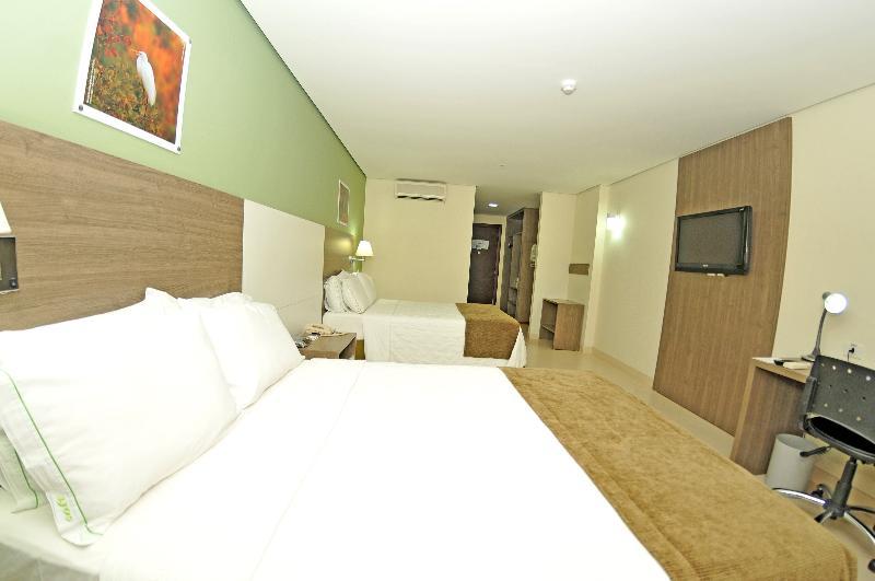 Hotel Inter Cuiaba Luaran gambar A room at the hotel